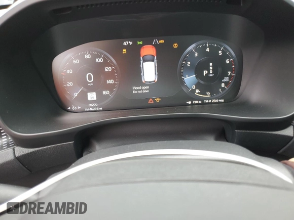 2021 Volvo XC40 R-Design with VIN YV4162UM0M2424488, listed as a Copart auction lot 51258465 with 39,270 mi miles and Salvage Title. Bid and sale history available at carsss.com. Image 9.