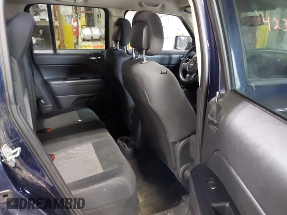 2014 Jeep Patriot Latitude z VIN 1C4NJRFB0ED730765, wystawiony jako IAAI lot #42309571 z przebiegiem 218 577 mil mil oraz . Historia ofert i sprzedaży dostępna na DreamBid. Obrazek 8.