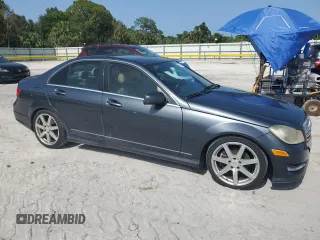 2013 Mercedes-Benz C 250 Sport z VIN WDDGF4HB4DA798325, wystawiony jako Copart lot #59855655 z przebiegiem 125 382 mil mil oraz Czysty tytuł • Clean title. Historia ofert i sprzedaży dostępna na DreamBid. Obrazek 4.