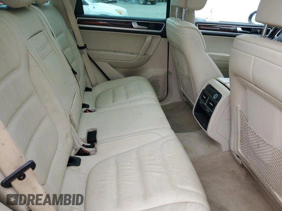 2012 Volkswagen Touareg Lux с VIN WVGEK9BPXCD012003, выставлен на аукционе Copart как лот 54910865 с пробегом 106 465 миль миль и Списание • Salvage title. История ставок и продаж доступна на DreamBid. Изображение 11.