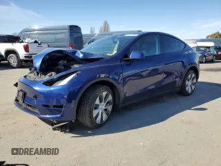 2023 Tesla Model Y Long Range z VIN 7SAYGDEE0PF685576, wystawiony jako Copart lot #44137935 z przebiegiem 37 676 mil mil oraz Szkoda całkowita • Salvage title. Historia ofert i sprzedaży dostępna na DreamBid. Obrazek 1.