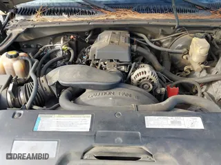 2000 Chevrolet Silverado 1500 with VIN 1GCEC14V8YE329195, listed as a IAAI auction lot 41684278 with 450,167 mi miles. Bid and sale history available at carsss.com. Image 10.