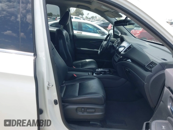 2017 Honda Pilot Touring with VIN 5FNYF5H95HB042632, listed as a IAAI auction lot 42011885 with 103,321 mi miles. Bid and sale history available at carsss.com. Image 5.