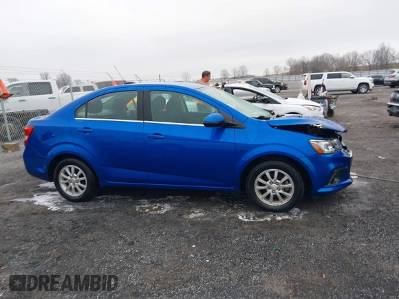 2018 Chevrolet Sonic LT z VIN 1G1JD5SHXJ4120089, wystawiony jako IAAI lot #41447426 z przebiegiem 42 931 mil mil oraz . Historia ofert i sprzedaży dostępna na DreamBid. Obrazek 13.