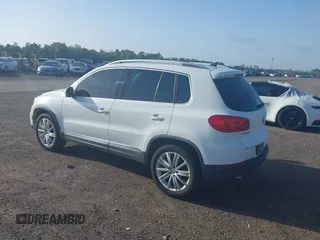 2014 Volkswagen Tiguan SE с VIN WVGAV3AX0EW598528, выставлен на аукционе IAAI как лот 42453851 с пробегом 141 869 миль миль и . История ставок и продаж доступна на DreamBid. Изображение 3.