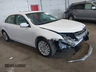 2011 Ford Fusion Hybrid z VIN 3FADP0L36BR242142, wystawiony jako IAAI lot #42191271 z przebiegiem 163 954 mil mil oraz . Historia ofert i sprzedaży dostępna na DreamBid. Obrazek 1.