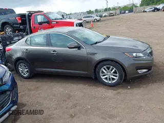 2013 Kia Optima LX z VIN 5XXGM4A7XDG253871, wystawiony jako IAAI lot #42357838 z przebiegiem 122 229 mil mil oraz . Historia ofert i sprzedaży dostępna na DreamBid. Obrazek 13.