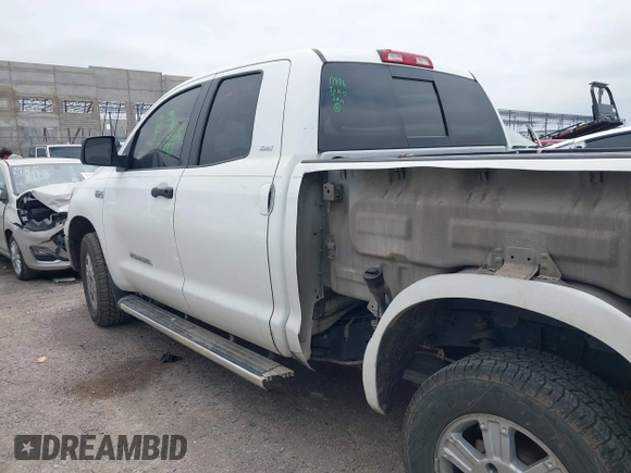 2008 Toyota Tundra z VIN 5TFRV54198X040153, wystawiony jako IAAI lot #42407051 z przebiegiem 318 500 mil mil oraz . Historia ofert i sprzedaży dostępna na DreamBid. Obrazek 14.