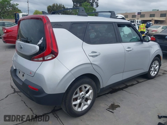 2020 Kia Soul LX with VIN KNDJ23AU7L7005578, listed as a IAAI auction lot 42074848 with 162,185 mi miles. Bid and sale history available at carsss.com. Image 4.