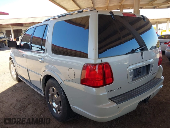2005 Lincoln Navigator Luxury with VIN 5LMFU28545LJ08551, listed as a IAAI auction lot 42049401 with 160,932 mi miles. Bid and sale history available at carsss.com. Image 3.