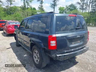 2008 Jeep Patriot Sport z VIN 1J8FT280X8D562129, wystawiony jako IAAI lot #42071896 z przebiegiem 203 212 mil mil oraz . Historia ofert i sprzedaży dostępna na DreamBid. Obrazek 3.