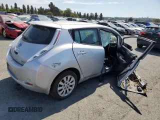 2015 Nissan LEAF SV with VIN 1N4AZ0CP2FC335101, listed as a Copart auction lot 63713993 with 0 mi miles. Bid and sale history available at carsss.com. Image 3.
