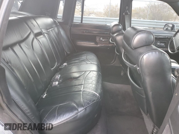 1994 Lincoln Town Car Signature z VIN 1LNLM82W6RY705395, wystawiony jako Copart lot #82490554 z przebiegiem 252 997 mil mil oraz Szkoda całkowita • Salvage title. Historia ofert i sprzedaży dostępna na DreamBid. Obrazek 10.