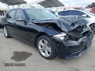 2016 BMW 3 Series 328i z VIN WBA8E9C57GK645661, wystawiony jako IAAI lot #41933277 z przebiegiem 144 996 mil mil oraz . Historia ofert i sprzedaży dostępna na DreamBid. Obrazek 1.