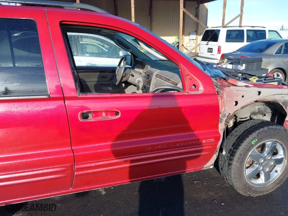 2004 Jeep Grand Cherokee Limited with VIN 1J8GW58N64C329504, listed as a IAAI auction lot 41785215 with 124,952 mi miles. Bid and sale history available at carsss.com. Image 13.