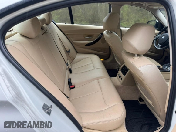 2013 BMW 3 Series 328i xDrive z VIN WBA3B5C52DF595266, wystawiony jako Copart lot #56255645 z przebiegiem 131 540 mil mil oraz Czysty tytuł • Clean title. Historia ofert i sprzedaży dostępna na DreamBid. Obrazek 6.