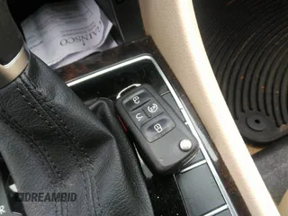 2014 Volkswagen Passat SEL Premium z VIN 1VWCN7A32EC061384, wystawiony jako IAAI lot #42210170 z przebiegiem 152 836 mil mil oraz . Historia ofert i sprzedaży dostępna na DreamBid. Obrazek 11.