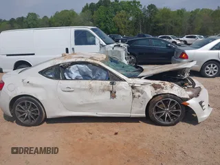 2017 Toyota 86 z VIN JF1ZNAA11H8703549, wystawiony jako IAAI lot #42007728 z przebiegiem 85 327 mil mil oraz . Historia ofert i sprzedaży dostępna na DreamBid. Obrazek 14.