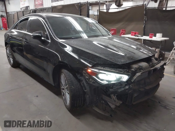 2021 Mercedes-Benz CLA 250 z VIN W1K5J4GB5MN222422, wystawiony jako IAAI lot #42326737 z przebiegiem 42 327 mil mil oraz . Historia ofert i sprzedaży dostępna na DreamBid. Obrazek 1.