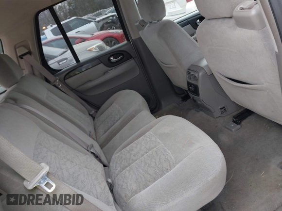 2005 GMC Envoy SLT with VIN 1GKDT13S452263166, listed as a IAAI auction lot 41543466 with 166,999 mi miles. Bid and sale history available at carsss.com. Image 8.