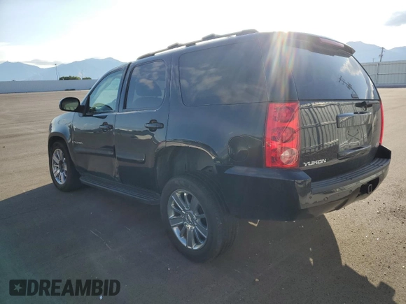 2007 GMC Yukon SLT with VIN 1GKFK13007J148406, listed as a Copart auction lot 67175134 with 175,936 mi miles and Salvage Title. Bid and sale history available at carsss.com. Image 2.