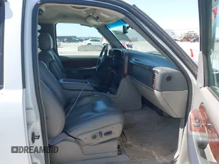 2003 Chevrolet Suburban LS with VIN 3GNEC16Z33G335608, listed as a IAAI auction lot 42017008 with 305,673 mi miles and . Bid and sale history available at DreamBid. Image 5.