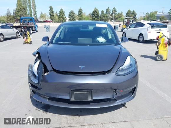 2020 Tesla Model 3 Standard Range Plus z VIN 5YJ3E1EA6LF703159, wystawiony jako IAAI lot #42099718 z przebiegiem 30 175 mil mil oraz . Historia ofert i sprzedaży dostępna na DreamBid. Obrazek 12.