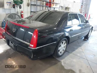 2006 Cadillac DTS 1SB z VIN 1G6KD57Y16U185783, wystawiony jako IAAI lot #41696044 z przebiegiem 198 193 mil mil oraz . Historia ofert i sprzedaży dostępna na DreamBid. Obrazek 4.