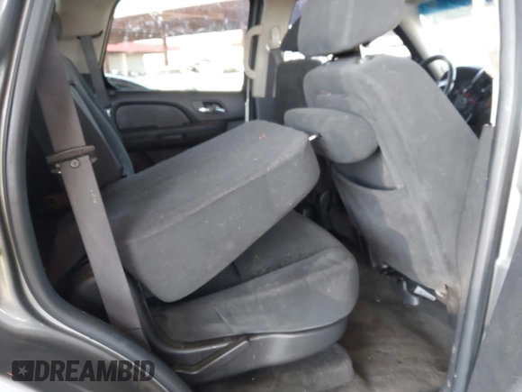 2007 GMC Yukon SLT with VIN 1GKFC13J87R216779, listed as a IAAI auction lot 41472867 with 200,754 mi miles. Bid and sale history available at carsss.com. Image 8.
