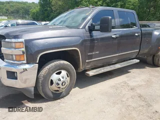 2015 Chevrolet Silverado 3500HD LTZ z VIN 1GC4K0C85FF127359, wystawiony jako IAAI lot #42252408 z przebiegiem 273 905 mil mil oraz . Historia ofert i sprzedaży dostępna na DreamBid. Obrazek 18.