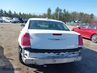 2015 Chrysler 300 Limited with VIN 2C3CCAAG3FH872168, listed as a IAAI auction lot 41967236 with 173,620 mi miles. Bid and sale history available at carsss.com. Image 6.