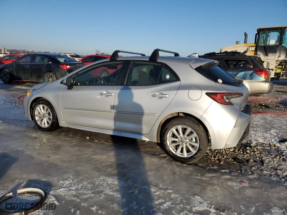 2024 Toyota Corolla Hatchback SE with VIN JTND4MBE6R3222782, listed as a Copart auction lot 43997935 with 5,927 mi miles and Salvage Title. Bid and sale history available at carsss.com. Image 2.