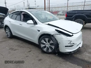 2022 Tesla Model Y Long Range with VIN 7SAYGDEE3NF518061, listed as a IAAI auction lot 41896233 with 34,714 mi miles and . Bid and sale history available at carsss.com. Image 1.