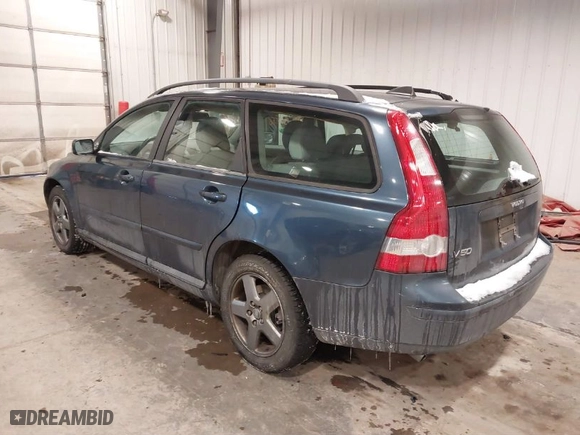 2005 Volvo V50 with VIN YV1MJ682852096117, listed as a IAAI auction lot 41532856 with 122,262 mi miles. Bid and sale history available at carsss.com. Image 3.