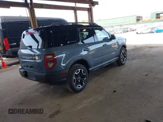 2024 Ford Bronco Sport Outer Banks z VIN 3FMCR9C61RRF73716, wystawiony jako IAAI lot #41914834 z przebiegiem 1 295 mil mil oraz . Historia ofert i sprzedaży dostępna na DreamBid. Obrazek 4.