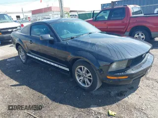 2005 Ford Mustang Deluxe with VIN 1ZVFT80N855159738, listed as a IAAI auction lot 42063276 with 214,063 mi miles. Bid and sale history available at carsss.com. Image 1.