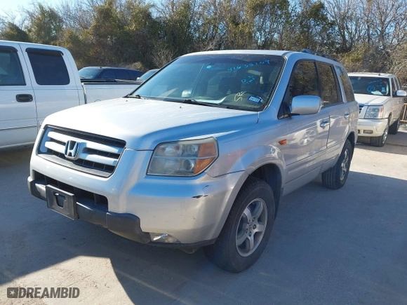 2008 Honda Pilot EX-L with VIN 5FNYF28598B025067, listed as a IAAI auction lot 41638109 with 200,093 mi miles. Bid and sale history available at carsss.com. Image 2.