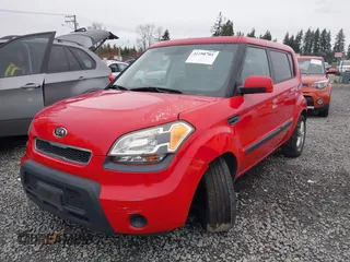 2010 Kia Soul + with VIN KNDJT2A27A7190198, listed as a IAAI auction lot 41756701 with 171,947 mi miles. Bid and sale history available at carsss.com. Image 6.