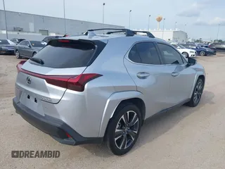 2023 Lexus UX 250h Premium z VIN JTHP6JBH5P2145912, wystawiony jako IAAI lot #42401353 z przebiegiem 14 252 mil mil oraz . Historia ofert i sprzedaży dostępna na DreamBid. Obrazek 4.