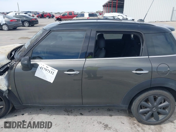 2014 MINI Countryman S with VIN WMWZC3C55EWP25697, listed as a IAAI auction lot 41797132 with Not Provided miles and . Bid and sale history available at DreamBid. Image 13.
