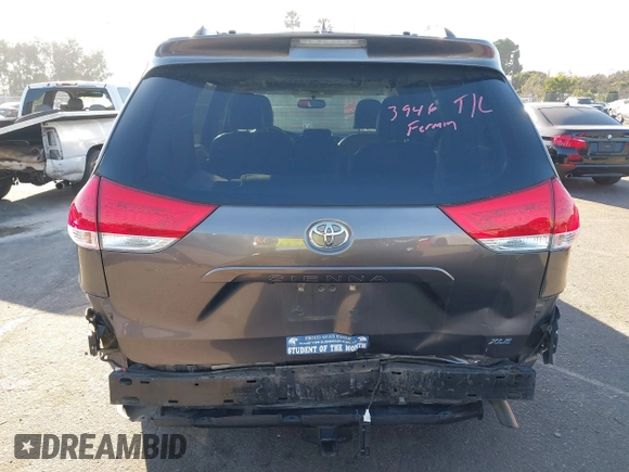 2013 Toyota Sienna XLE AAS z VIN 5TDYK3DC5DS285770, wystawiony jako IAAI lot #41669367 z przebiegiem 99 544 mil mil oraz . Historia ofert i sprzedaży dostępna na DreamBid. Obrazek 17.