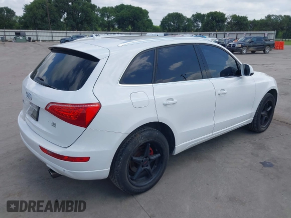 2010 Audi Q5 Premium Plus z VIN WA1LKAFPXAA030615, wystawiony jako IAAI lot #42508367 z przebiegiem 174 767 mil mil oraz . Historia ofert i sprzedaży dostępna na DreamBid. Obrazek 4.