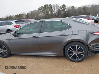 2018 Toyota Camry LE z VIN 4T1B11HK3JU630411, wystawiony jako IAAI lot #41423338 z przebiegiem 134 959 mil mil oraz . Historia ofert i sprzedaży dostępna na DreamBid. Obrazek 15.