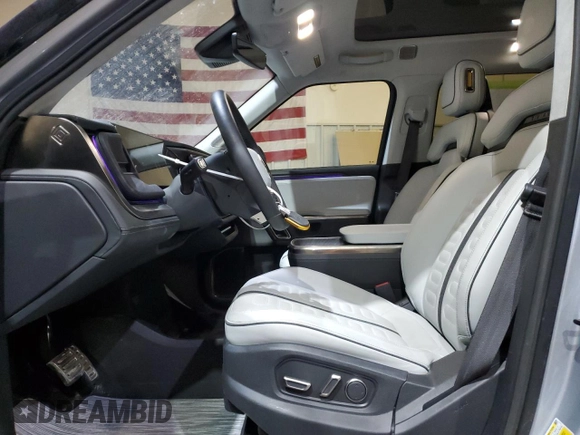 2024 Rivian R1T Adventure z VIN 7FCTGCAA0RN030370, wystawiony jako Copart lot #87251784 z przebiegiem 11 549 mil mil oraz Szkody całkowita. Historia ofert i sprzedaży dostępna na DreamBid. Obrazek 7.