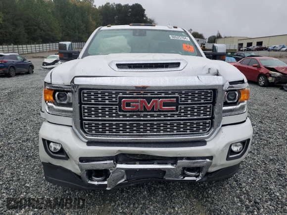 2019 GMC Sierra 2500HD Denali z VIN 1GT12SEY8KF150379, wystawiony jako Copart lot #80525704 z przebiegiem Nie podano mil oraz Szkoda całkowita • Salvage title. Historia ofert i sprzedaży dostępna na DreamBid. Obrazek 5.