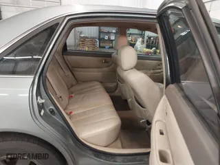 2001 Toyota Avalon XL w/Bucket Seats with VIN 4T1BF28B01U162970, listed as a IAAI auction lot 41824530 with 255,051 mi miles. Bid and sale history available at carsss.com. Image 8.