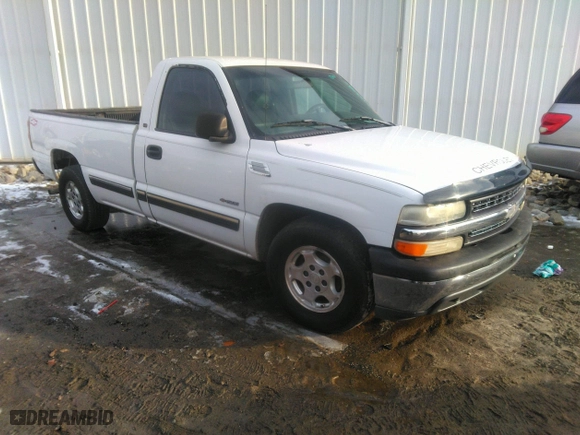 2000 Chevrolet Silverado 1500 with VIN 1GCEC14W2YE176211, listed as a IAAI auction lot 41393061 with 303,167 mi miles. Bid and sale history available at carsss.com. Image 1.
