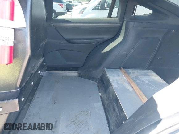 2016 Tesla Model X 70D z VIN 5YJXCAE25GF018477, wystawiony jako IAAI lot #42208404 z przebiegiem 99 380 mil mil oraz . Historia ofert i sprzedaży dostępna na DreamBid. Obrazek 8.