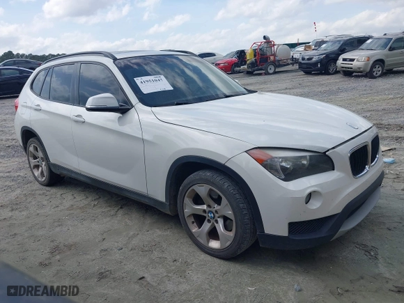 2013 BMW X1 28i with VIN WBAVM1C59DVW44965, listed as a IAAI auction lot 41951047 with 122,191 mi miles. Bid and sale history available at carsss.com. Image 1.