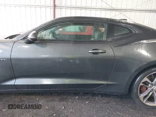 2017 Chevrolet Camaro 2SS с VIN 1G1FH1R70H0163647, выставлен на аукционе IAAI как лот 42172820 с пробегом 86 730 миль миль и . История ставок и продаж доступна на DreamBid. Изображение 15.
